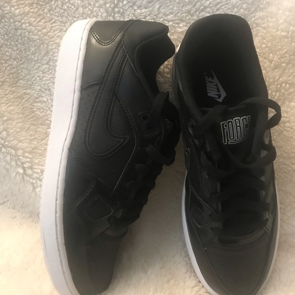 Women’s Nike Son of Force black leather court sneakers. Size 8.5